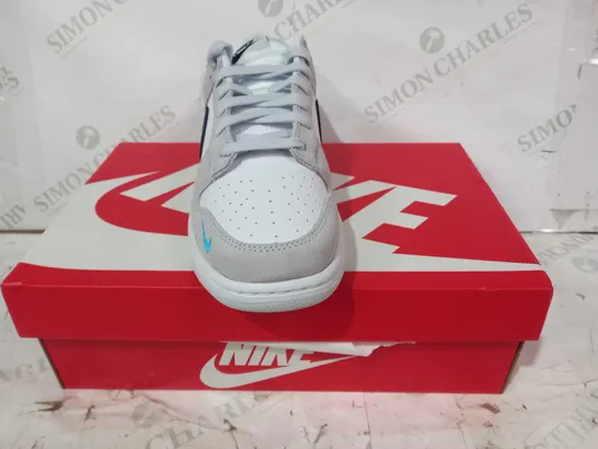 BOXED PAIR OF NIKE DUNK LOW SHOES IN WHITE/GREY/NAVY UK SIZE 8