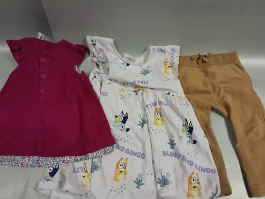 APPROXIMATELY 20 ASSORTED CHILDRENS CLOTHING PRODUCTS IN AGES RANGING FROM 0-5YRS 