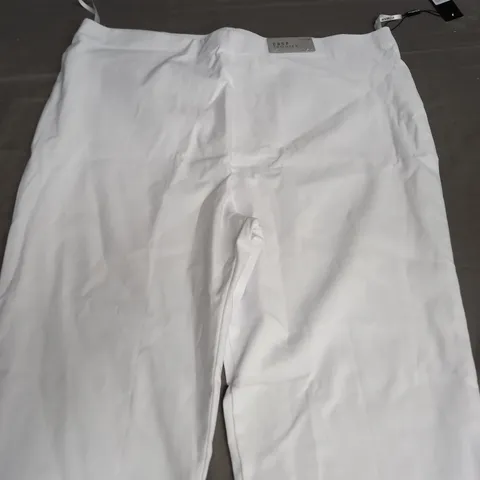 ROMAN CURVE BENGALINE CROP PANTS IN WHITE - 20