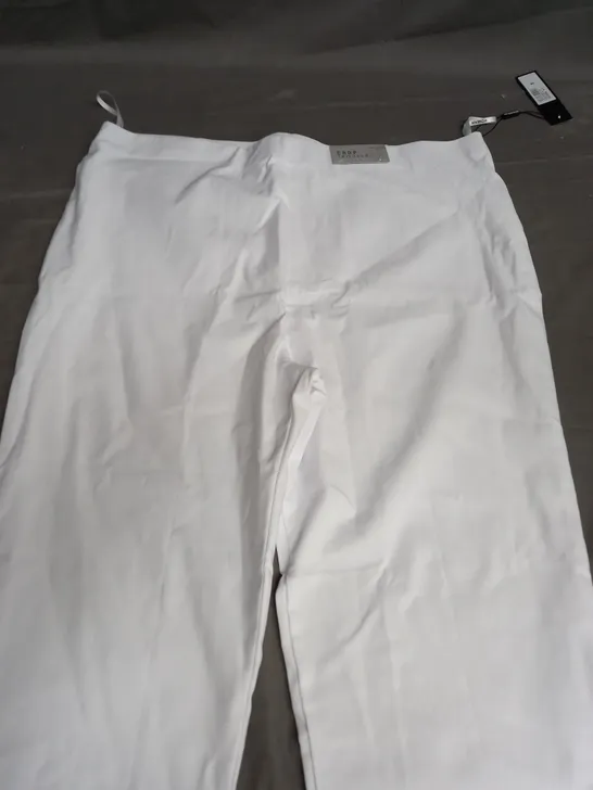 ROMAN CURVE BENGALINE CROP PANTS IN WHITE - 20