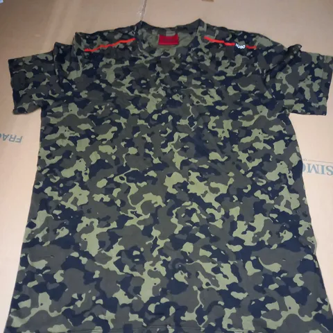 IN THE STYLE OF HUGO BOSS CAMO PRINT GREEN T-SHIRT - SIZE M