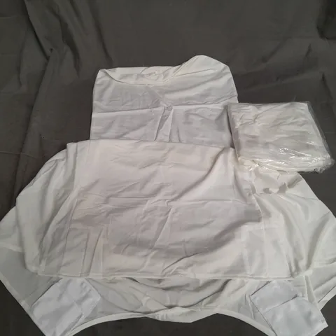 LOT OF APPROXIMATLY 50 SPANDEX CHAIR COVERS IN OFF WHITE