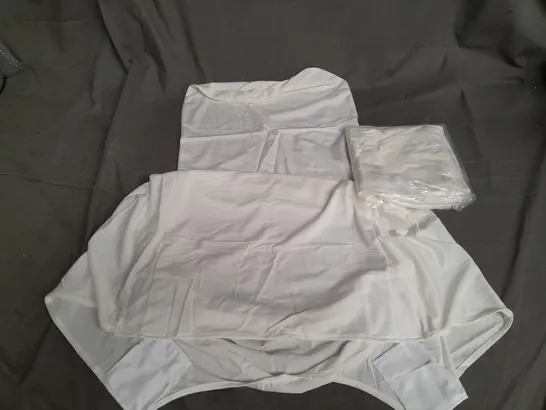 LOT OF APPROXIMATLY 50 SPANDEX CHAIR COVERS IN OFF WHITE