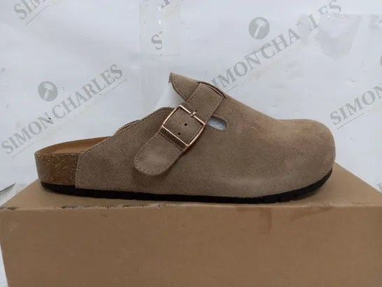 BOXED PAIR OF EVELLYHOOTD LEATHER CLOGS IN LIGHT BROWN -  EU 40