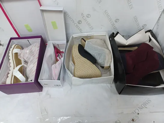 LARGE BOX OF APPROXIMATELY 10 ASSORTED BOXED AND UNBOXED SHOES TO INCLUDE BOOTS AND HEELS ETC.