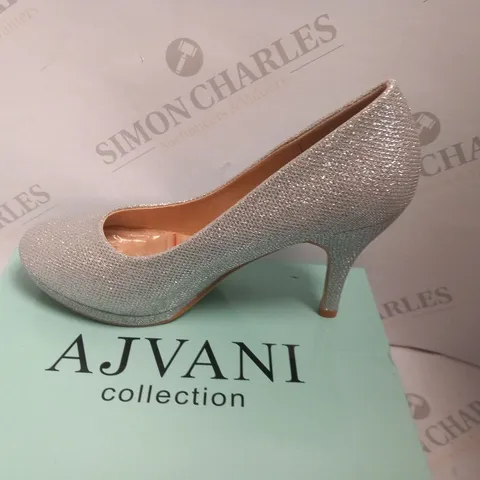 BOXED AJVANI COLLECTION CH1P SILVER SHIMMER SIZE 8