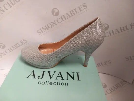 BOXED AJVANI COLLECTION CH1P SILVER SHIMMER SIZE 8