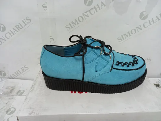 BOXED PAIR OF LIGHT BLUE BLACK PRINT PLATORM SHOE SIZE 4