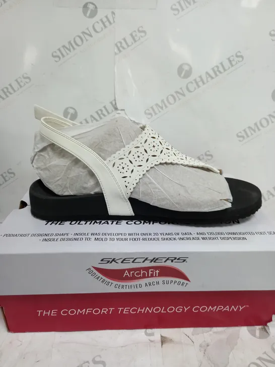 SKETCHERS ARCH FIT SANDAL IN WHITE - SIZE 7