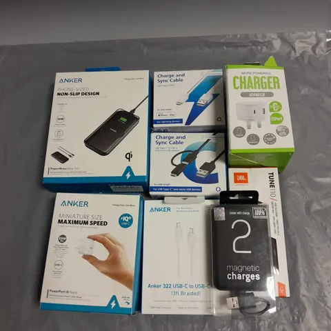 LARGE BOX OF APPROX 100 ASSORTED ELECTRICAL ITEMS TO INCLUDE ANKER POWER WAVE BASE PAD, JUICE MAGNETIC CHARGER, ANKER USB-C TO USB-C CABLE ETC