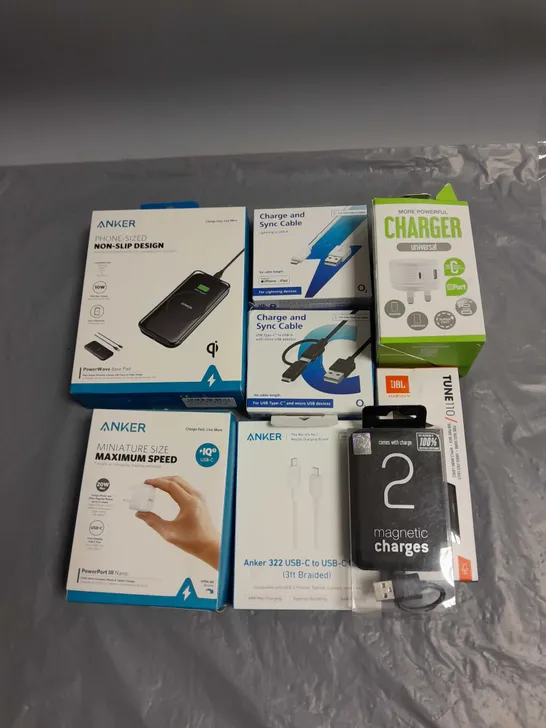 LARGE BOX OF APPROX 100 ASSORTED ELECTRICAL ITEMS TO INCLUDE ANKER POWER WAVE BASE PAD, JUICE MAGNETIC CHARGER, ANKER USB-C TO USB-C CABLE ETC