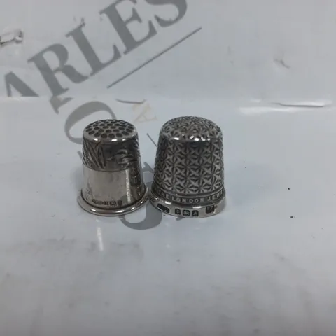 PAIR OF SILVER HALLMARKED THIMBLES IN VARIOUS DESIGNS 