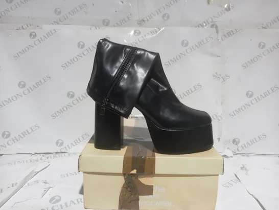 BRAND NEW BOXED PAIR OF KOI VEGAN PLATFORM HEELED BOOTS IN BLACK - UK SIZE 9