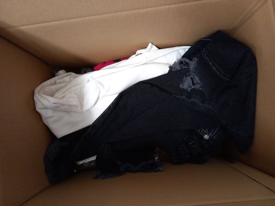 LOT OF APPROX 10 ASSORTED JEANS VARYING IN SIZE/COLOUR/STYLE