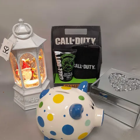 BOX OF APPROXIMATELY 10 ASSORTED ITEMS TO INCLUDE CHRISTMAS LANTERN, PIGGY BANK, CALL OF DUTY SET