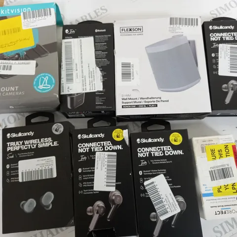 APPRROXIMETELY 10 ASSORTED ELECTRICAL ITEMS INCLUDING, SKULLCANDY WIRELESS EARPHONES, 