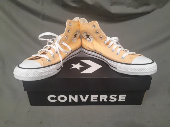 BOXED PAIR OF CONVERSE SHOES IN CUSTARD YELLOW UK SIZE 6.5