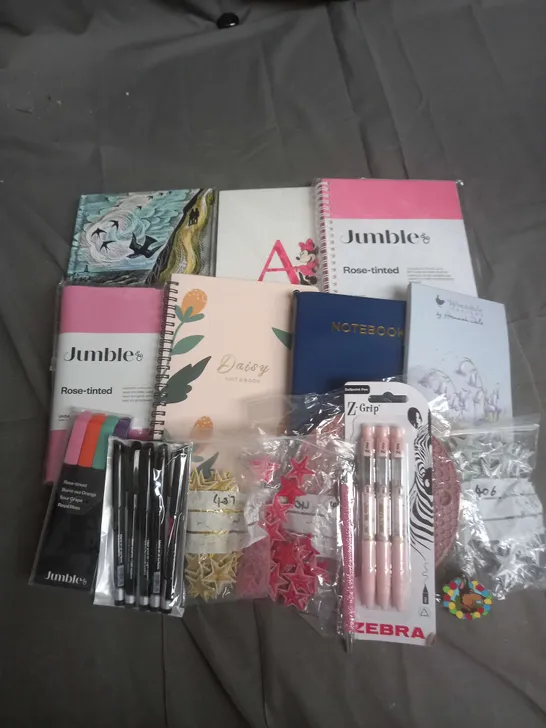 APPROXIMATELY 15 ASSORTED STATIONARY ITEMS TO INCLUDE JUMBLE DIARY, LUXART MARKERS, ZEBRA BALLPOINT PENS ETC