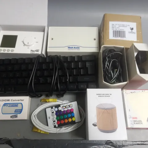 LOT OF 10 ASSORTED TECH ITEMS TO INCLUDE GAMING KEYBOARD, WIRELESS SPEAKER AND MAINS CHARGERS