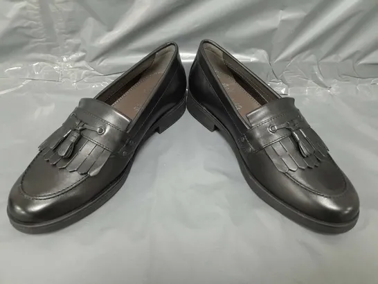 BOXED PAIR OF GEOX LOAFERS IN BLACK UK SIZE 5