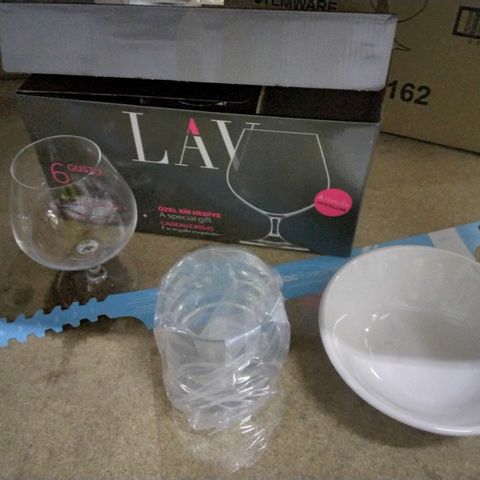4 BOXES OF APPROXIMATELY 50 ITEMS INCLUDING LAV GUSTO GLASS, BLOC FACESHIELD, STEMLESS WINE 12OZ GLASS, SIMPLY OATMEAL BOWL 16CM