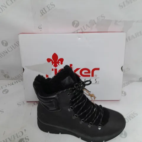 BOXED RIEKER CHUNKY BOOT IN BLACK - SIZE 7.5