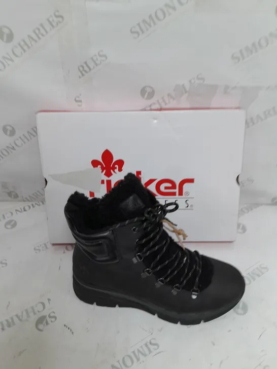 BOXED RIEKER CHUNKY BOOT IN BLACK - SIZE 7.5