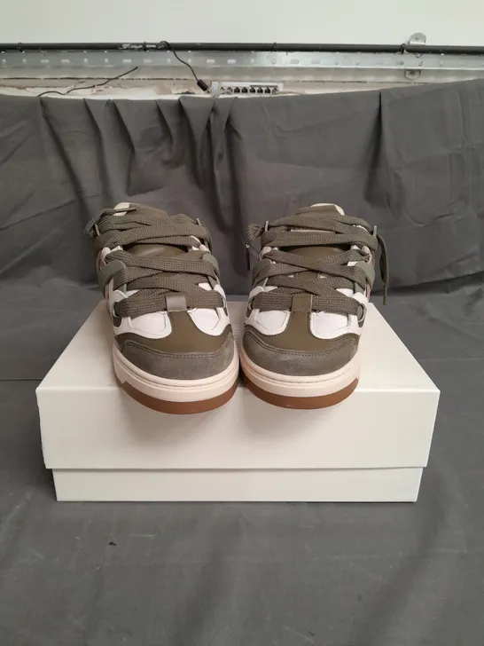 BOXED PAIR OF REPRESENT BULLY SNEAKERS SIZE 10.5 