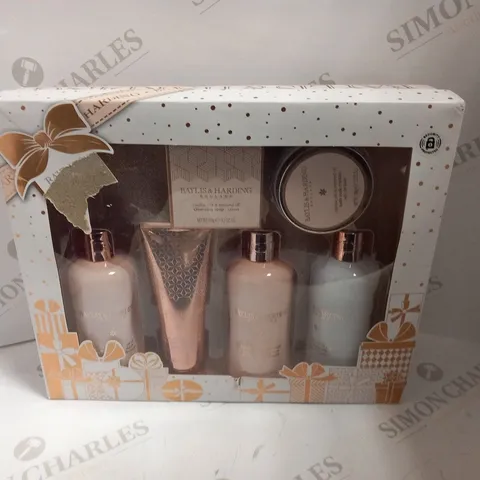 BOXED BAYLIS AND HARDING GOFT SET