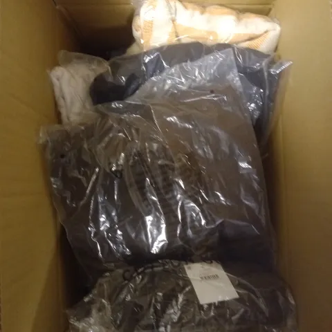 BOX OF APPROXIMATELY 15 ASSORTED CLOTHING ITEMS TO INCLUDE T-SHIRTS AND JUMPERS