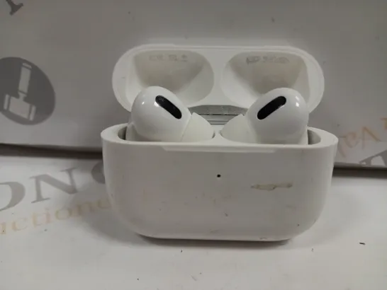 UNBOXED WIRELESS EARBUDS WITH CHARGING CASE IN WHITE 