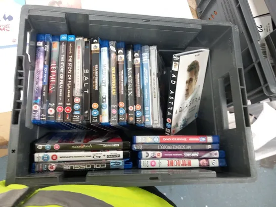 APPROXIMATELY 31 ASSORTED BLU-RAYS AND DVDS TO INCLUDE; SMILE, DUNGEONS AND DRAGONS, AD ASTRA AND BABYLON