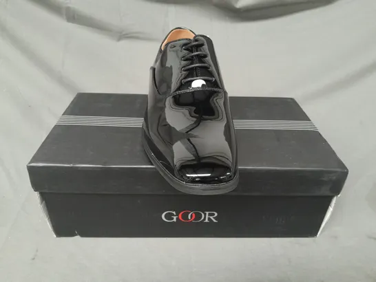 BOXED PAIR OF GOOR LACE-UP SHOES IN BLACK SIZE 9