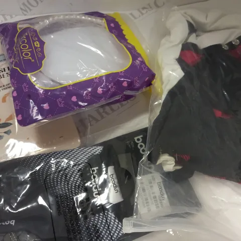 BOX OF APPROXIMATELY 15 ASSORTED HOUSEHOLD ITEMS TO INCLUDE DESIGNER CHRISTMAS BABY CLOTHES, DESIGNER CYCLING GLOVES IN BLACK SIZE L, DESIGNER 2022 OFFICE ORGANISER BOOK, ETC
