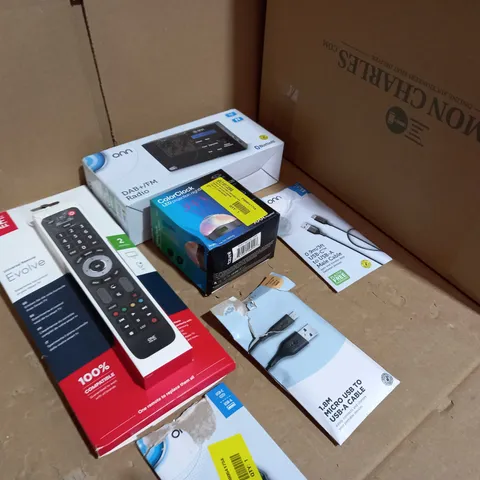 LOT OF APPROX 20 ASSORTED ELECTRICAL ITEMS TO INCLUDE: REMOTE CONTROLS, USB CABLE, RADIO 