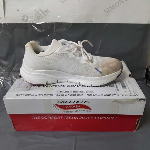 SKECHERS ARCHFIT WHITE TRAINERS SIZE 7