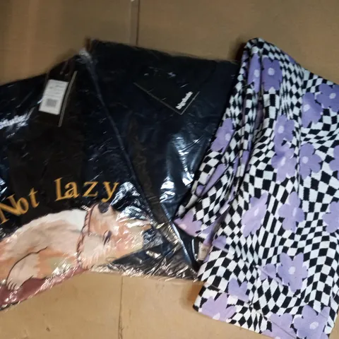 BOX OF APPROXIMATELY 10 ASSORTED CLOTHING AND FASHION ITEMS TO INCUDE BIGDUDE LAZY DOG DESIGN TOP IN BLACK SIZE 4XL, BIGDUDE JUMPER IN BLACK SIZE 5XLT, DESIGNER TROUSERS IN BLACK/WHITE W. PURPLE FLOWE