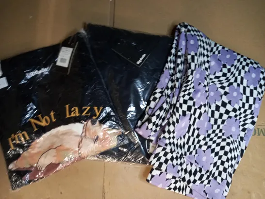 BOX OF APPROXIMATELY 10 ASSORTED CLOTHING AND FASHION ITEMS TO INCUDE BIGDUDE LAZY DOG DESIGN TOP IN BLACK SIZE 4XL, BIGDUDE JUMPER IN BLACK SIZE 5XLT, DESIGNER TROUSERS IN BLACK/WHITE W. PURPLE FLOWE