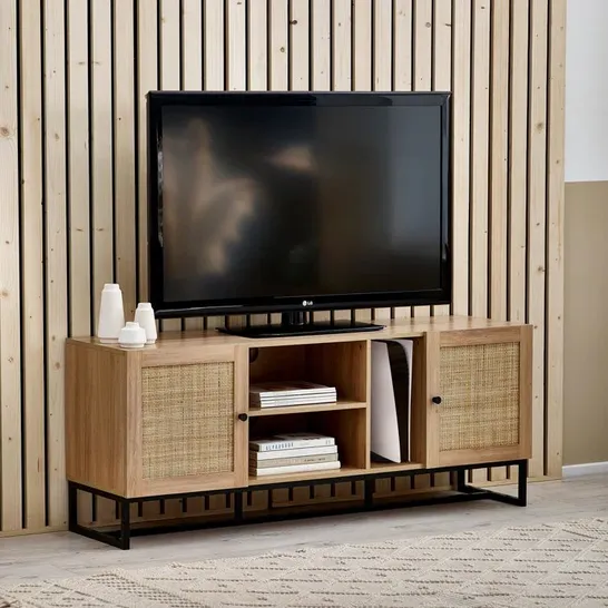 BOXED REESE TV STAND UP TO 65"