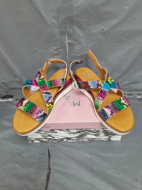 BOXED PAIR OF MODA IN PELLE WEDGE SANDAL WITH CROSS OVER IN MULTI SNAKE PRINT SIZE 7