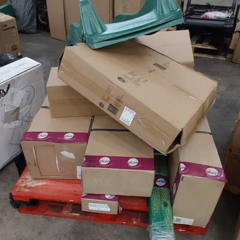 PALLET OF PLUM LOOKOUT TOWER PARTS, INCLUDING 2 × WAVY GREEN SLIDES