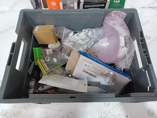 BOX TO CONTAIN APPROX. 25 X ASSORTED HOUSEHOLD PRODUCTS. INCLUDES TV REMOTE, SHOE STRING, SEALANT, CLOCKS ETC