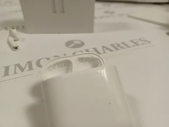 BOXED APPLE AIRPODS