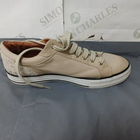 MODA IN PELLE LADIES CREAM LACE UP TRAINERS SIZE EU 40