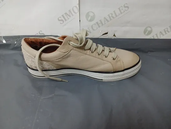 MODA IN PELLE LADIES CREAM LACE UP TRAINERS SIZE EU 40