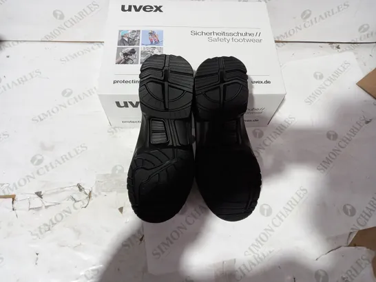 BOXED BRAND NEW PAIR OF UVEX BLACK SAFETY SHOES - SIZE 7