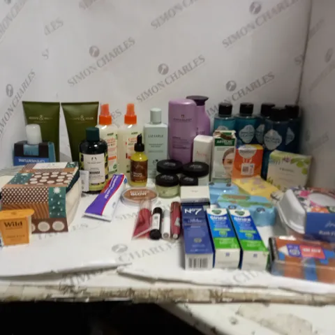 BOX OF ASSORTED COSMETICS TO INCLUDE TROPIC, THE BODY SHOP, AVENE ETC