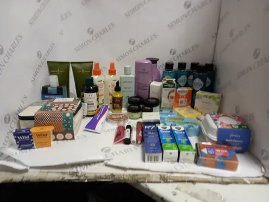 BOX OF ASSORTED COSMETICS TO INCLUDE TROPIC, THE BODY SHOP, AVENE ETC