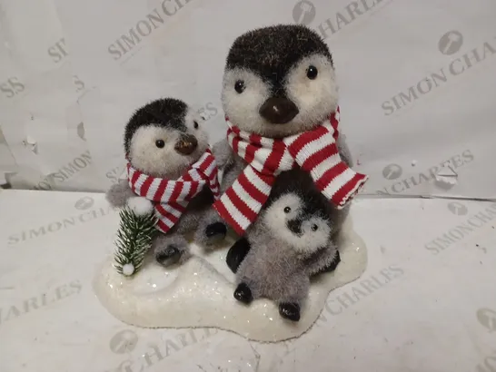 PENGUIN FAMILY ROOM DECORATION RRP £25.99