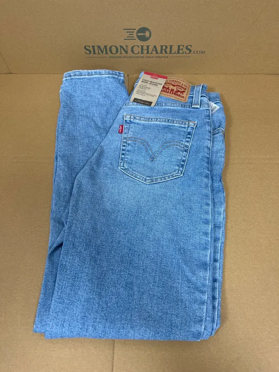 LEVIS HIGH WAISTED MOM JEANS IN BLUE SIZE 25x29